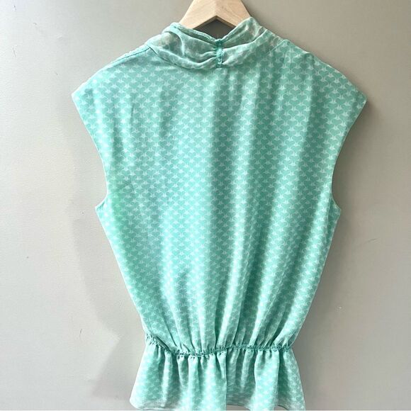 Max Studio cute heat print elastic waist top.  Size L - Picture 4 of 6